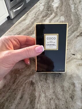 CHANEL Coco Eau de Parfum Box - Black & Gold